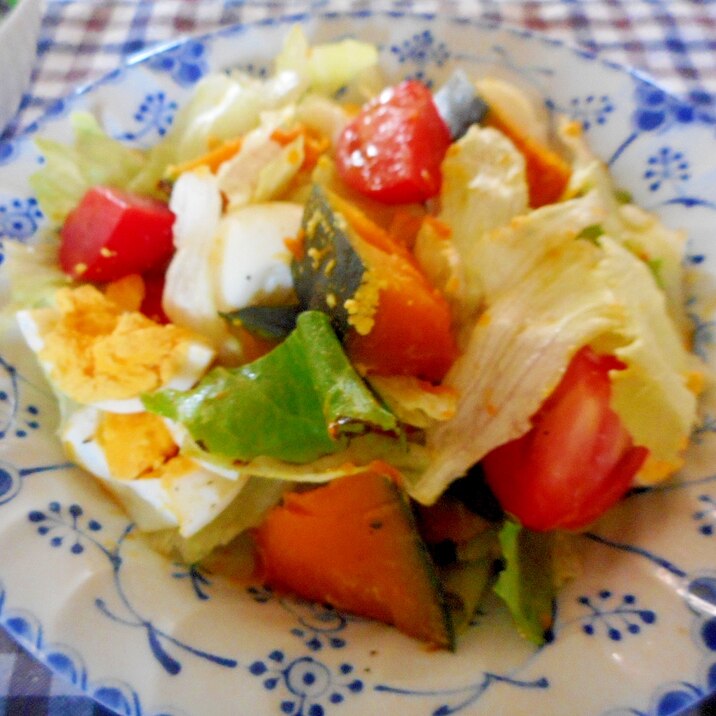 カボチャとゆで卵のレタスサラダ